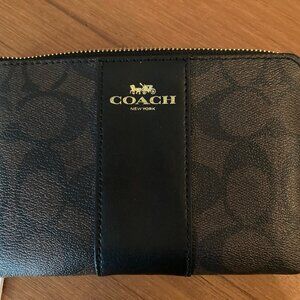 Classic Coach logo wristlet